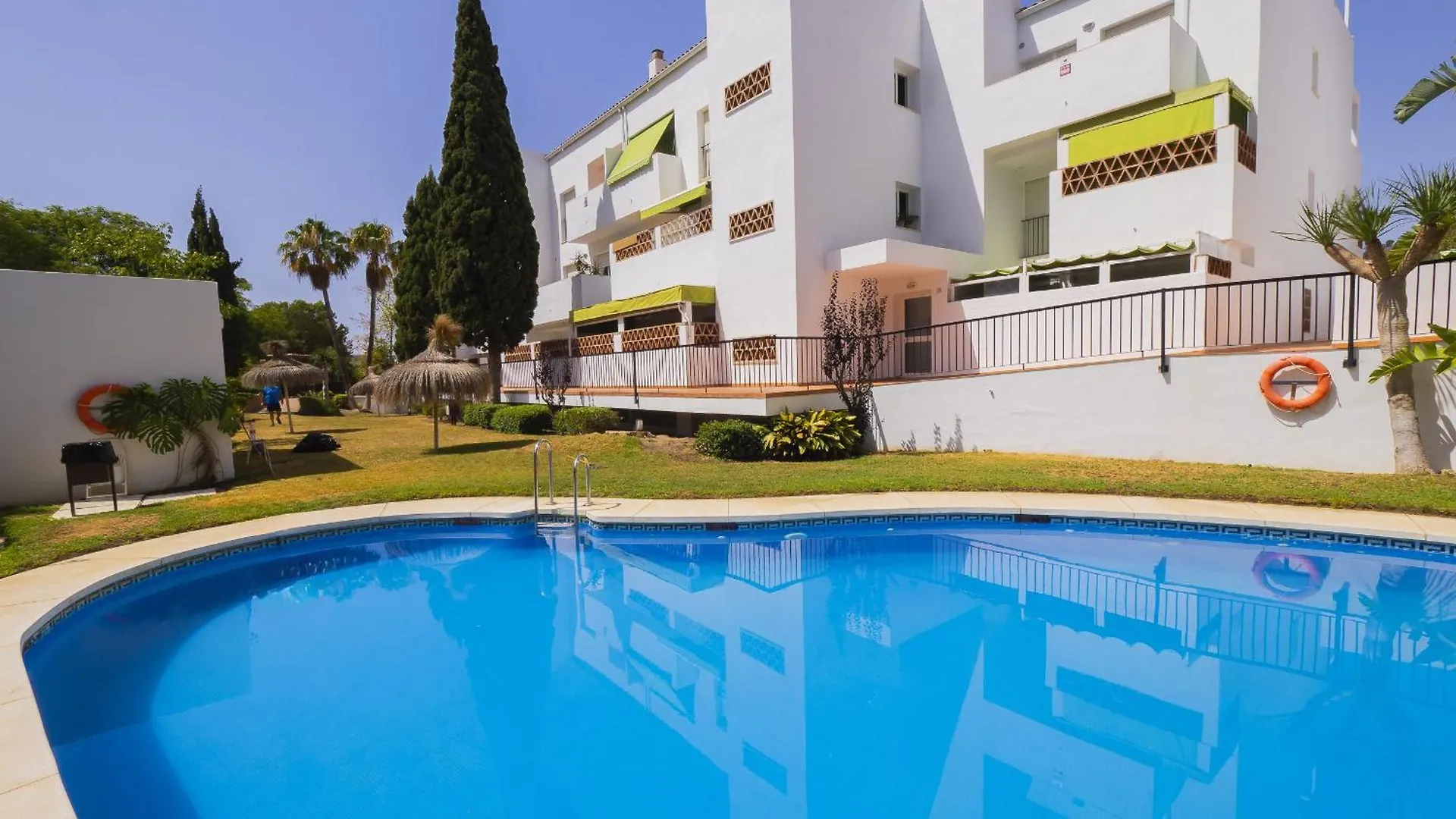 Cubo'S Poseidon Apartment 2 & Pool بينالماذينا