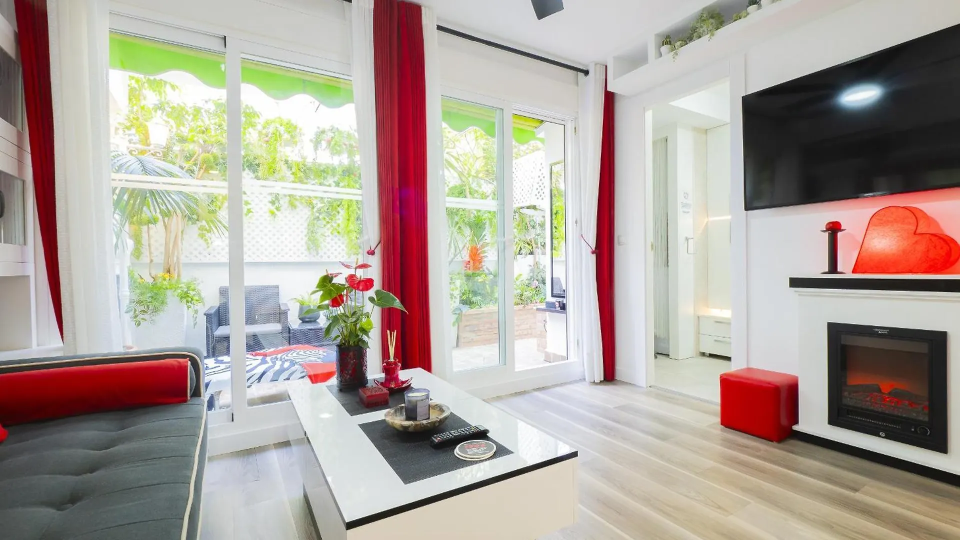 بيت ضيافة Cubo'S Poseidon Apartment 2 & Pool بينالماذينا