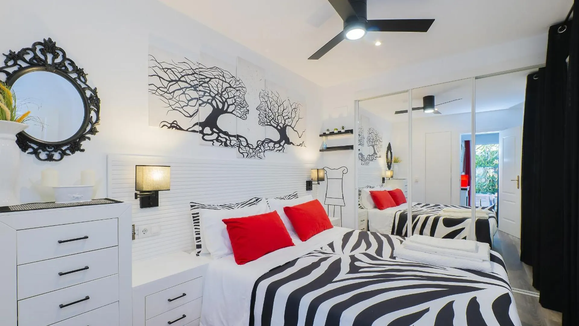 Cubo'S Poseidon Apartment 2 & Pool بينالماذينا