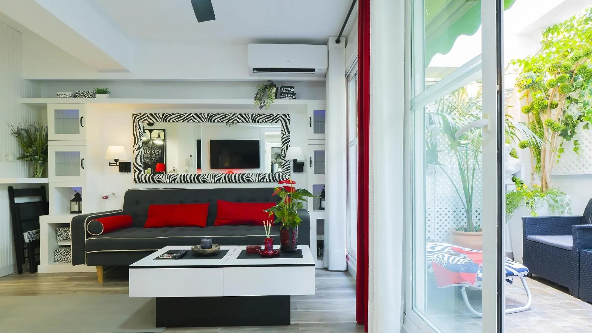 بيت ضيافة Cubo'S Poseidon Apartment 2 & Pool بينالماذينا